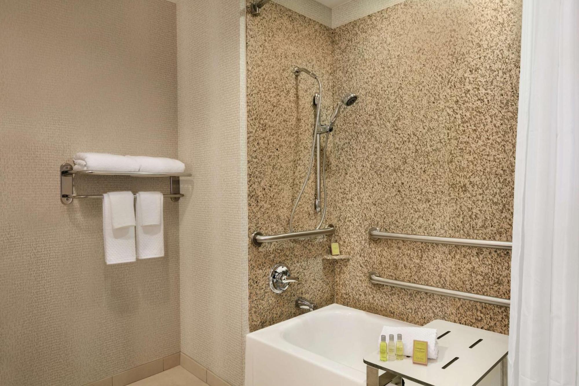 Doubletree By Hilton Atlanta Northeast/Northlake Такер Екстер'єр фото