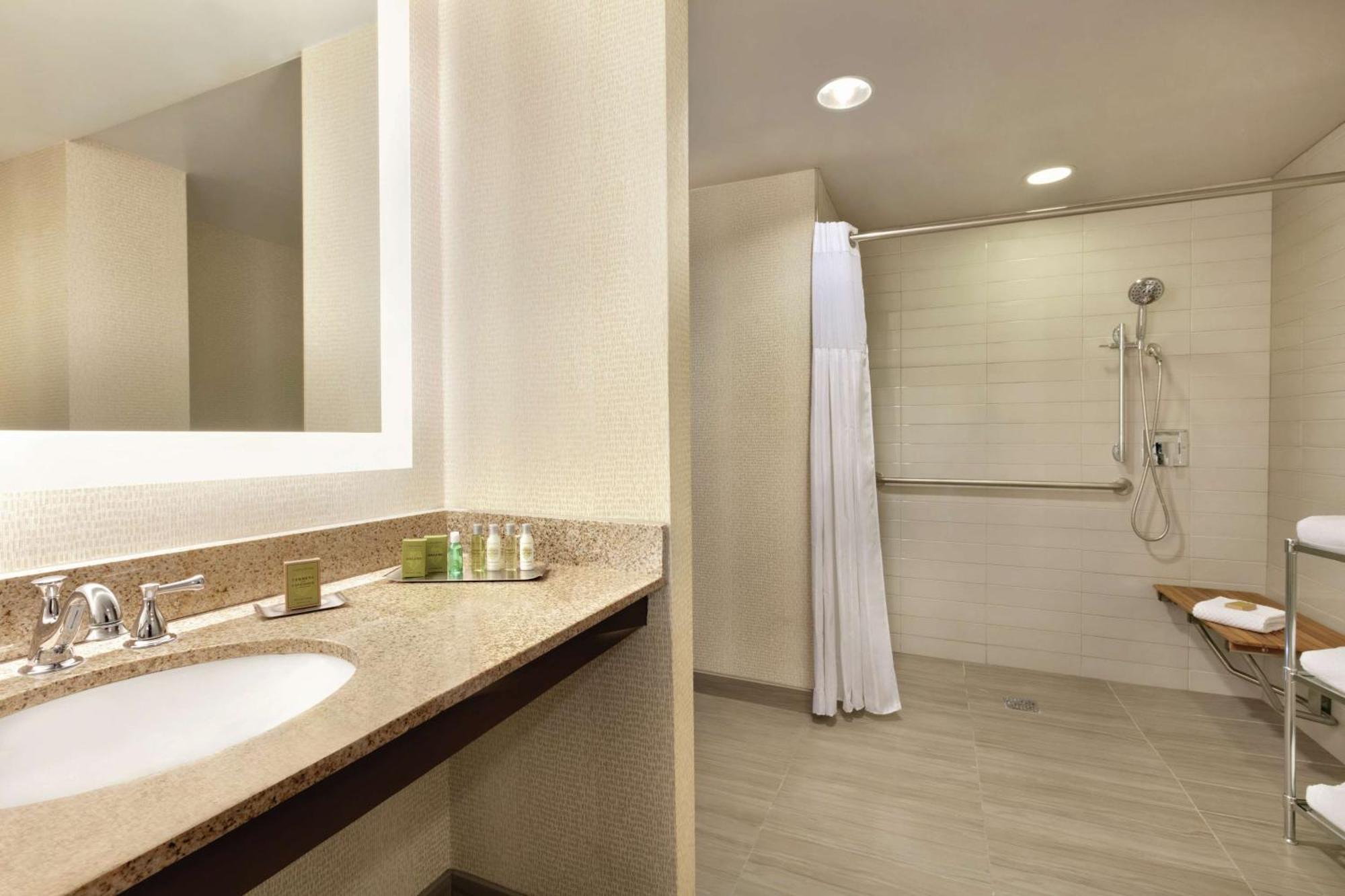 Doubletree By Hilton Atlanta Northeast/Northlake Такер Екстер'єр фото