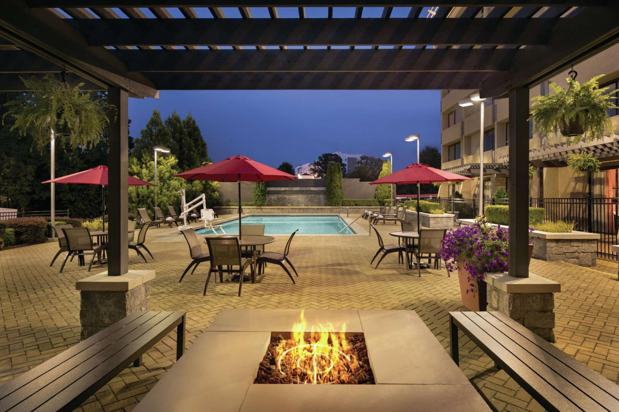 Doubletree By Hilton Atlanta Northeast/Northlake Такер Екстер'єр фото